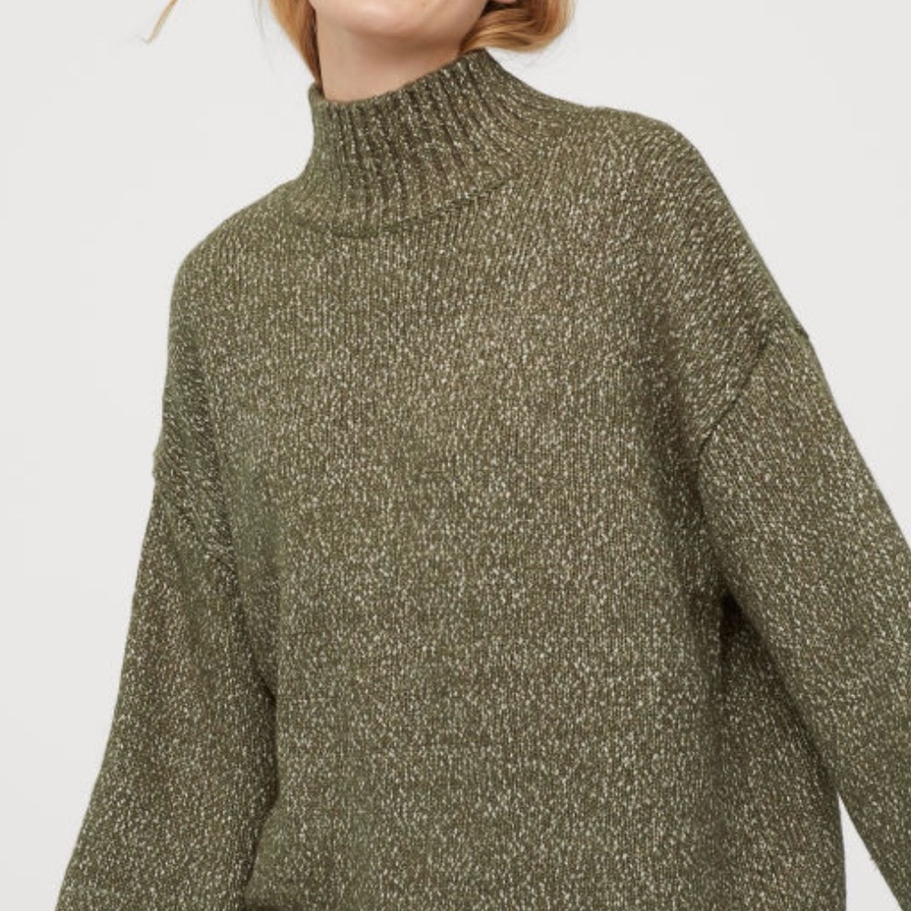 H&M womens oversized mock neck olive green and cream sweater size medium